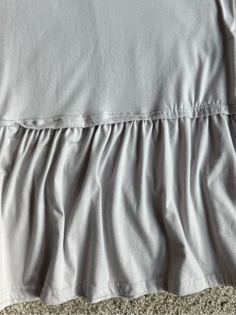 Women’s Gray Peplum Top Short Sleeve Flowy Blouse Size Large - Picture 3 of 7